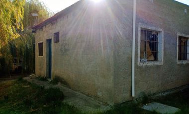 Casa + Galpón + dto. sobre terreno de 1.002,80 m2