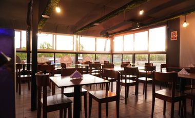 Venta Vivienda + Locales Comerciales + Bar equipad