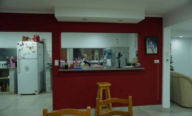 Venta Vivienda + Locales Comerciales + Bar equipad