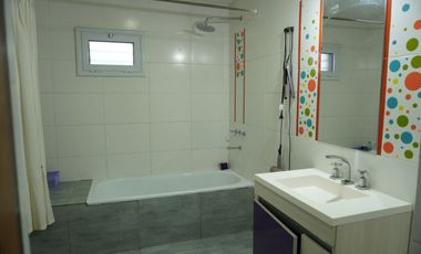Venta Vivienda + Locales Comerciales + Bar equipad