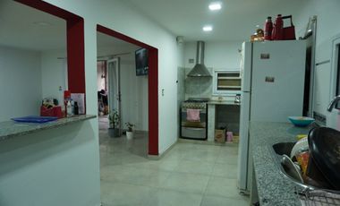 Venta Vivienda + Locales Comerciales + Bar equipad