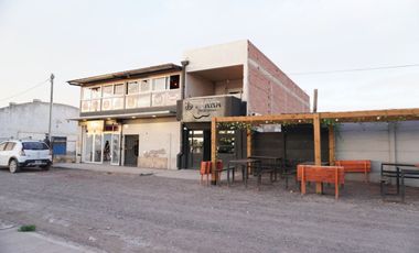 Venta Vivienda + Locales Comerciales + Bar equipad