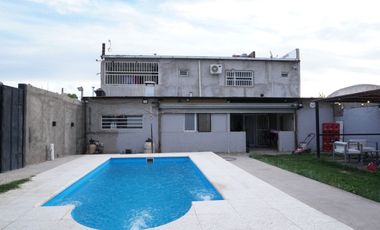 Venta Vivienda + Locales Comerciales + Bar equipad