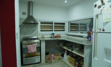Venta Vivienda + Locales Comerciales + Bar equipad