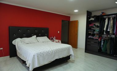 Venta Vivienda + Locales Comerciales + Bar equipad
