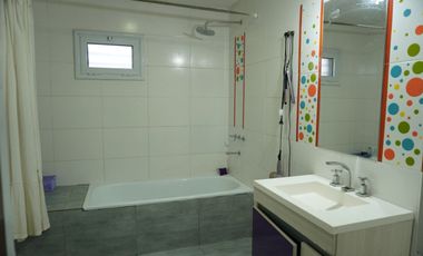Venta Vivienda + Locales Comerciales + Bar equipad