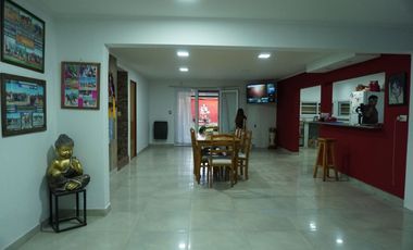 Venta Vivienda + Locales Comerciales + Bar equipad