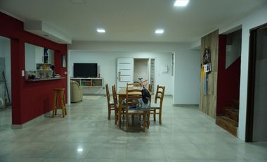 Venta Vivienda + Locales Comerciales + Bar equipad