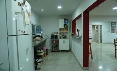 Venta Vivienda + Locales Comerciales + Bar equipad