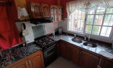 VENTA CASA 5 AMB. MULTIFAMILIAR HURLINGHAM-PILETA