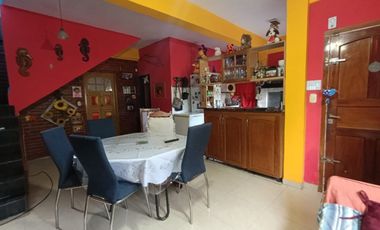 VENTA CASA 5 AMB. MULTIFAMILIAR HURLINGHAM-PILETA