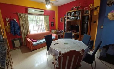 VENTA CASA 5 AMB. MULTIFAMILIAR HURLINGHAM-PILETA