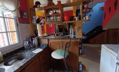 VENTA CASA 5 AMB. MULTIFAMILIAR HURLINGHAM-PILETA