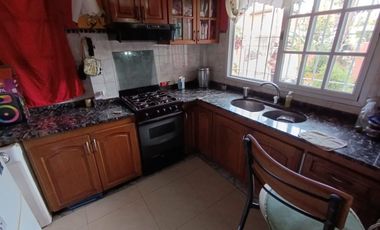 VENTA CASA 5 AMB. MULTIFAMILIAR HURLINGHAM-PILETA
