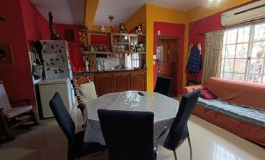 VENTA CASA 5 AMB. MULTIFAMILIAR HURLINGHAM-PILETA