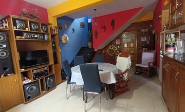 VENTA CASA 5 AMB. MULTIFAMILIAR HURLINGHAM-PILETA