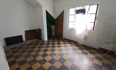 VENTA CASA 5 AMB. MULTIFAMILIAR HURLINGHAM-PILETA