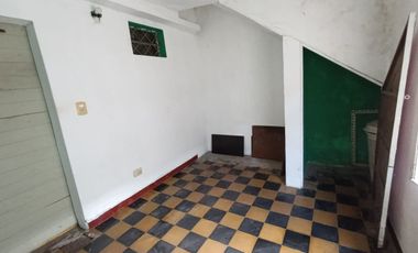 VENTA CASA 5 AMB. MULTIFAMILIAR HURLINGHAM-PILETA