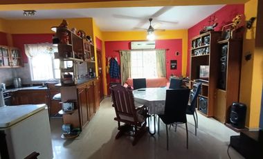 VENTA CASA 5 AMB. MULTIFAMILIAR HURLINGHAM-PILETA