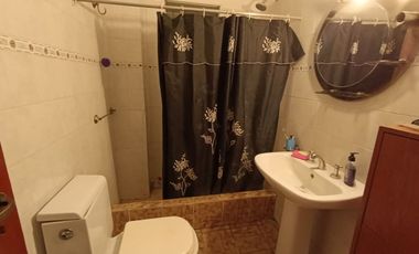 VENTA CASA 5 AMB. MULTIFAMILIAR HURLINGHAM-PILETA