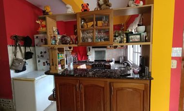VENTA CASA 5 AMB. MULTIFAMILIAR HURLINGHAM-PILETA
