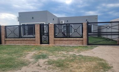 CASA EN VENTA - BELTRAN - 3 DORMITORIOS - 925 M2