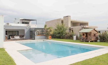 CASA EN VENTA 5 AMBIENTES BARRIO LA MAGDALENA