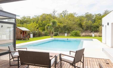 CASA EN VENTA 5 AMBIENTES BARRIO LA MAGDALENA