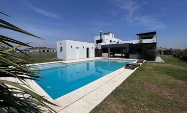 CASA EN VENTA 5 AMBIENTES BARRIO LA MAGDALENA