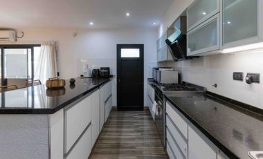 CASA EN VENTA 5 AMBIENTES BARRIO LA MAGDALENA