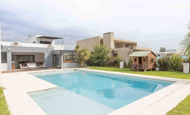 CASA EN VENTA 5 AMBIENTES BARRIO LA MAGDALENA