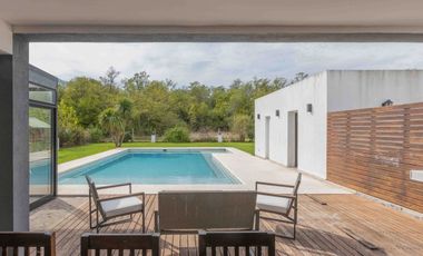 CASA EN VENTA 5 AMBIENTES BARRIO LA MAGDALENA