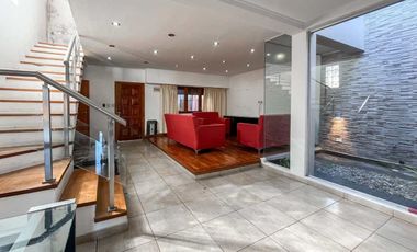 CASA 3 DOMITORIOS EN VENTA BERISSO PILETA