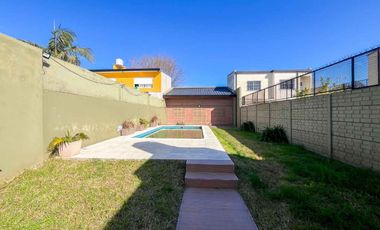 CASA 3 DOMITORIOS EN VENTA BERISSO PILETA