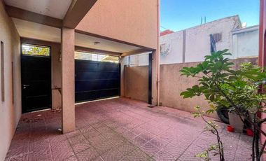 CASA 3 DOMITORIOS EN VENTA BERISSO PILETA