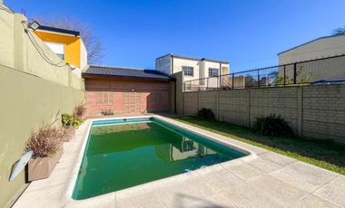 CASA 3 DOMITORIOS EN VENTA BERISSO PILETA