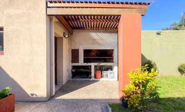 CASA 3 DOMITORIOS EN VENTA BERISSO PILETA