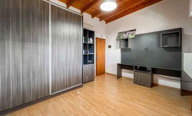CASA 3 DOMITORIOS EN VENTA BERISSO PILETA