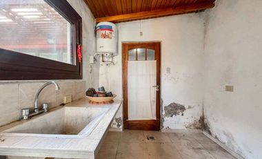 CASA 3 DOMITORIOS EN VENTA BERISSO PILETA