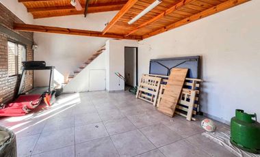 CASA 3 DOMITORIOS EN VENTA BERISSO PILETA