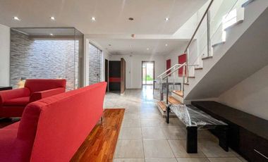 CASA 3 DOMITORIOS EN VENTA BERISSO PILETA