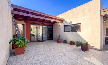 CASA 3 DOMITORIOS EN VENTA BERISSO PILETA