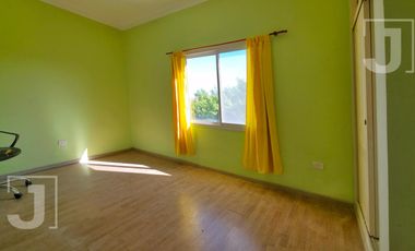 Casa moderna en venta con pileta en San Alfonso | 4 ambientes | Excelente calidad constructiva