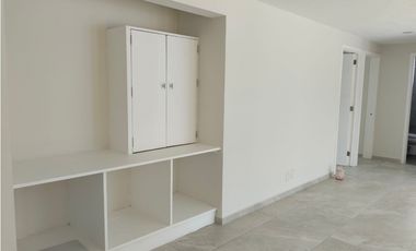 RESIDENCIA ILUMINADA Y CON ESPACIOS GENEROSOS EN SATELITE