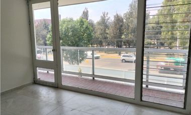 RESIDENCIA ILUMINADA Y CON ESPACIOS GENEROSOS EN SATELITE