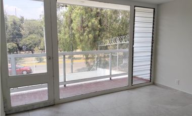 RESIDENCIA ILUMINADA Y CON ESPACIOS GENEROSOS EN SATELITE