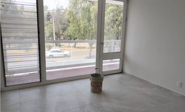 RESIDENCIA ILUMINADA Y CON ESPACIOS GENEROSOS EN SATELITE