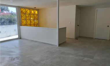 RESIDENCIA ILUMINADA Y CON ESPACIOS GENEROSOS EN SATELITE