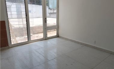 RESIDENCIA ILUMINADA Y CON ESPACIOS GENEROSOS EN SATELITE
