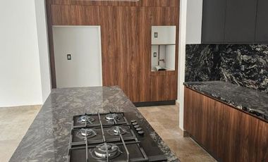 Casa de autor nueva en renta en Altozano